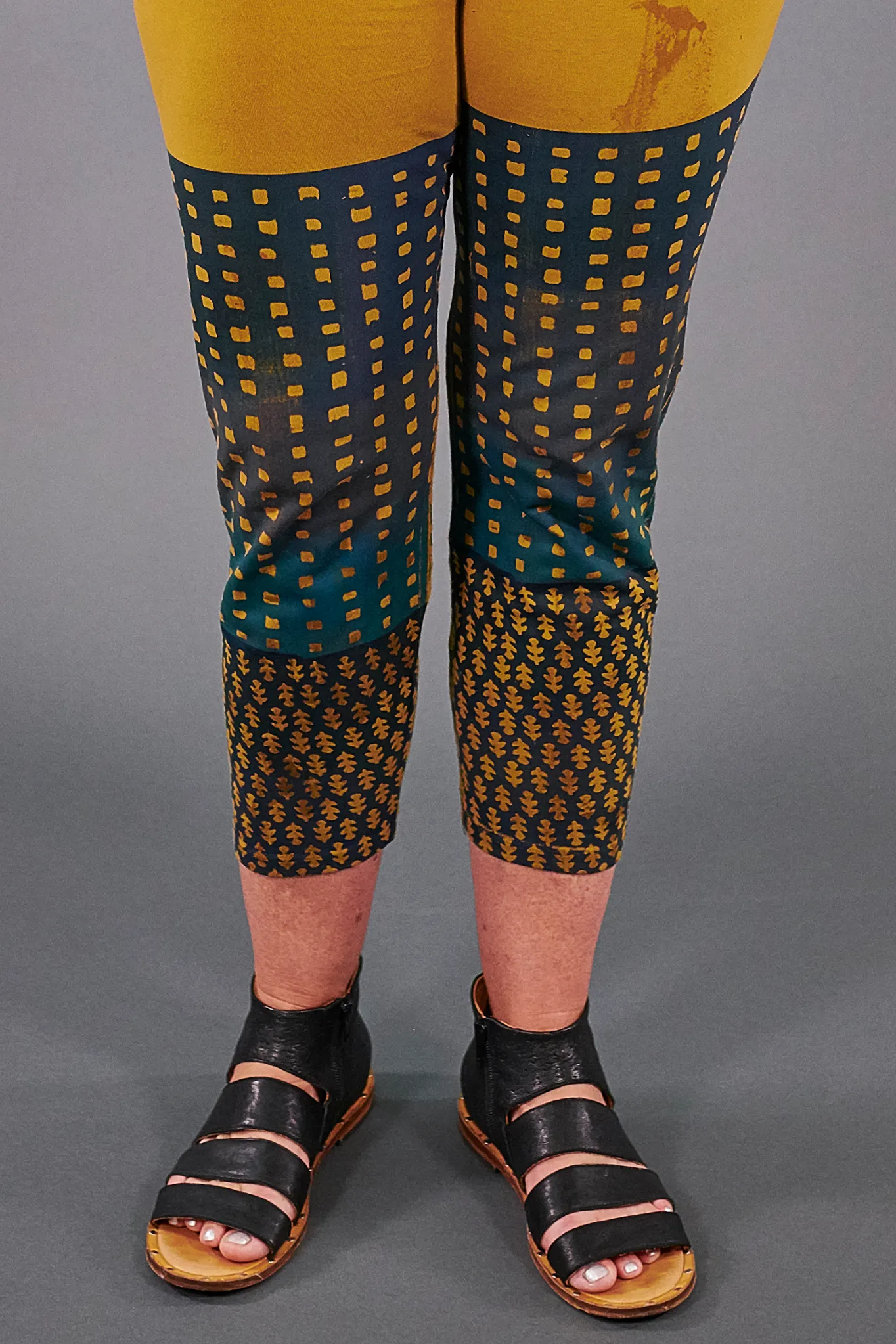 3167 Crop Legging Antique Brass-P