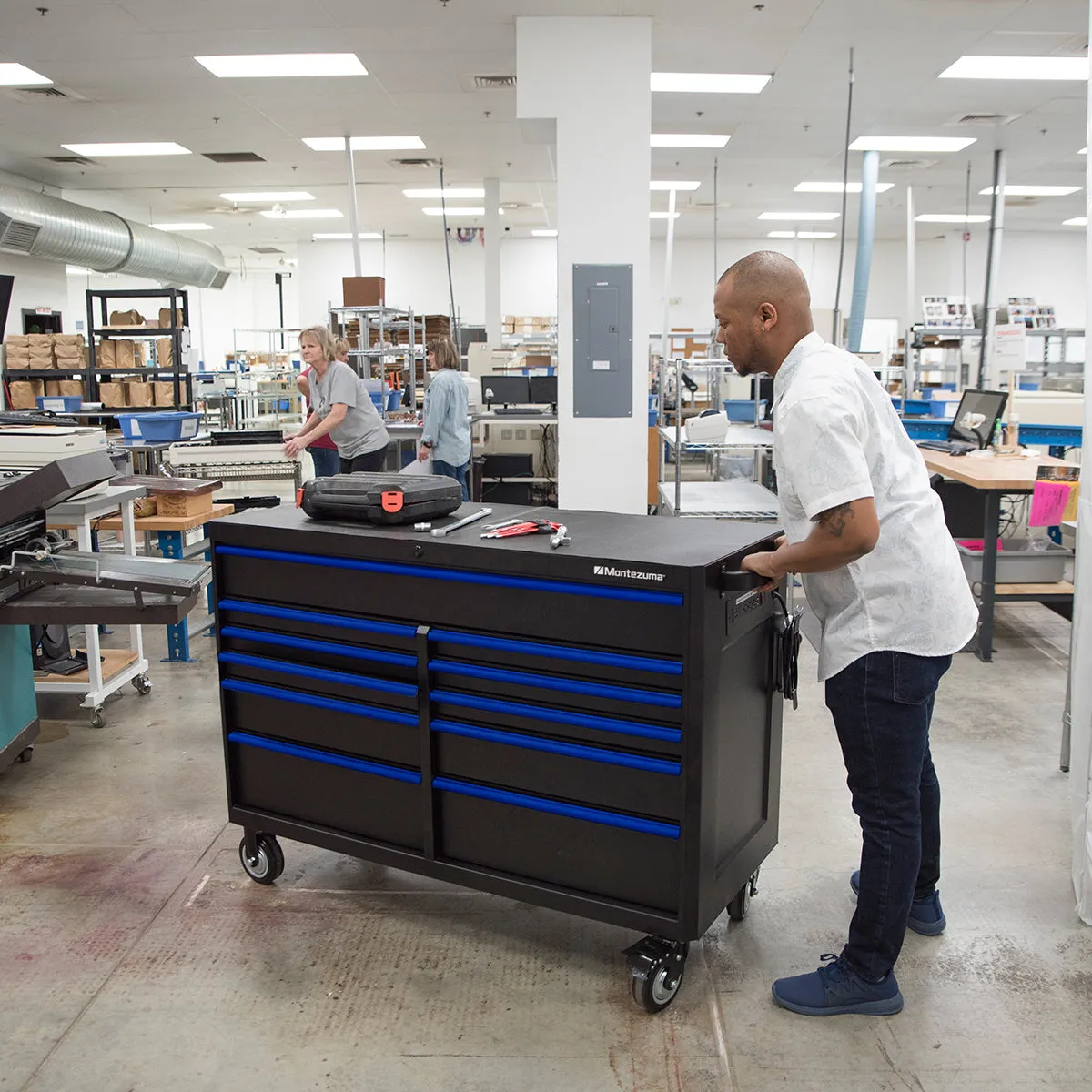 56 x 24 in. 11-Drawer Tool Cabinet