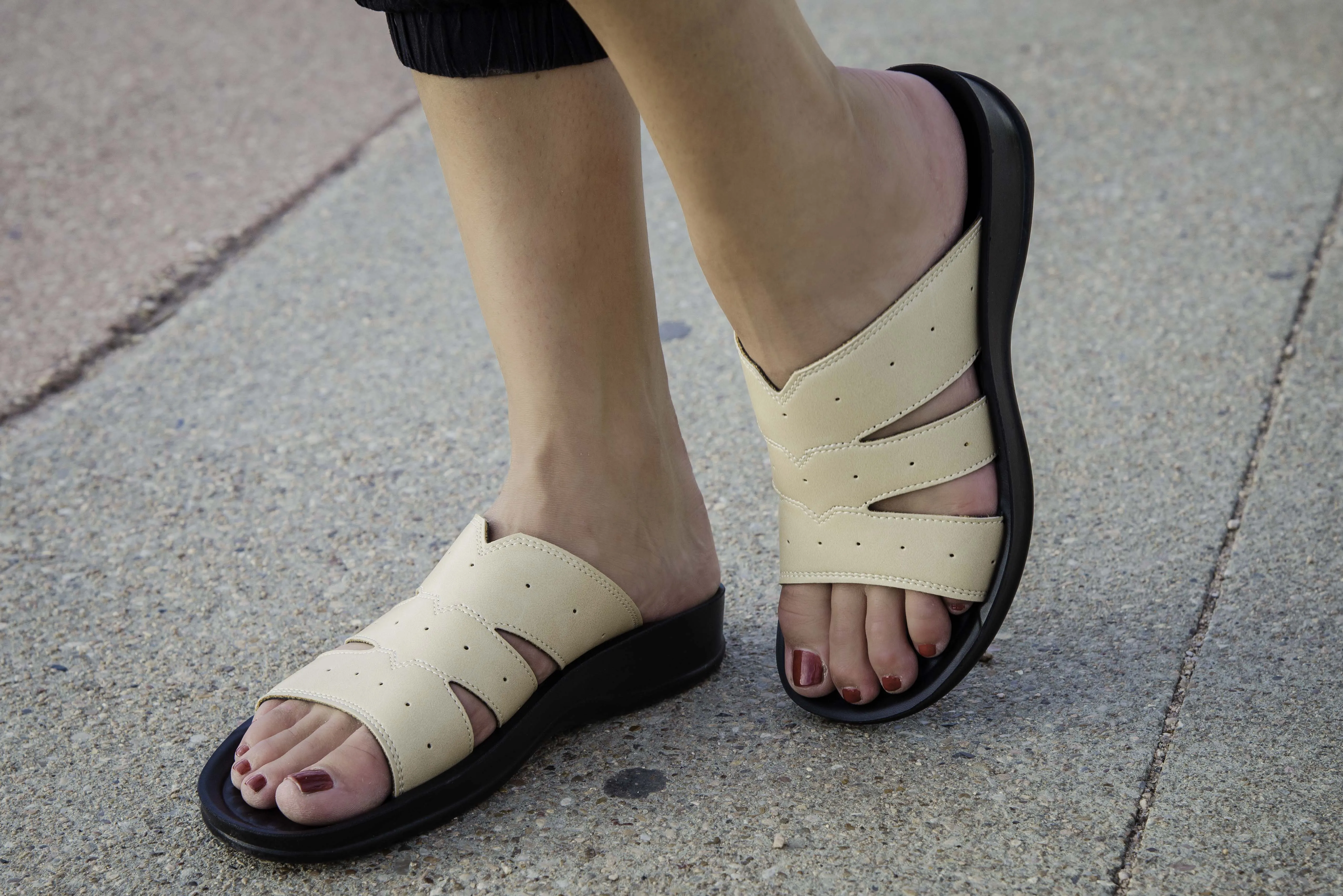 Aerothotic Ivy Women's Open Toe Slip On Sandals