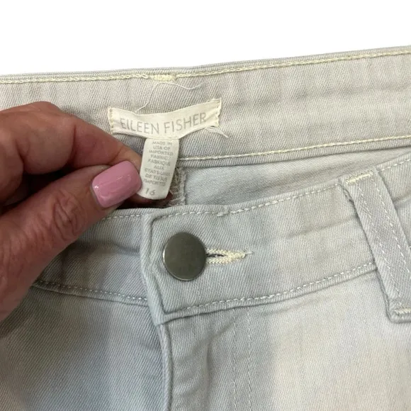 Eileen Fisher Women’s Straight Leg Raw Hem Jeans in Light Grey Size 16